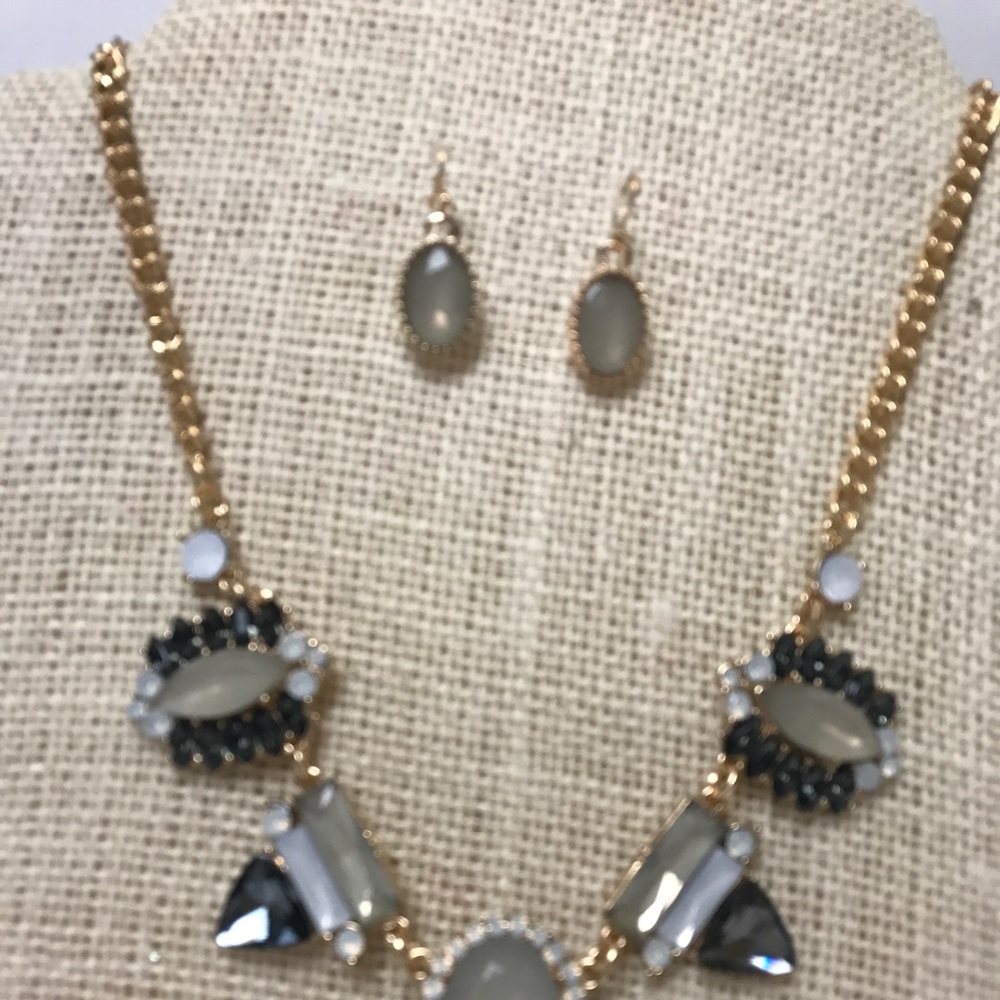 HP🎉Black & Ivory Crystal Statement Necklace Set - Picture 5 of 5